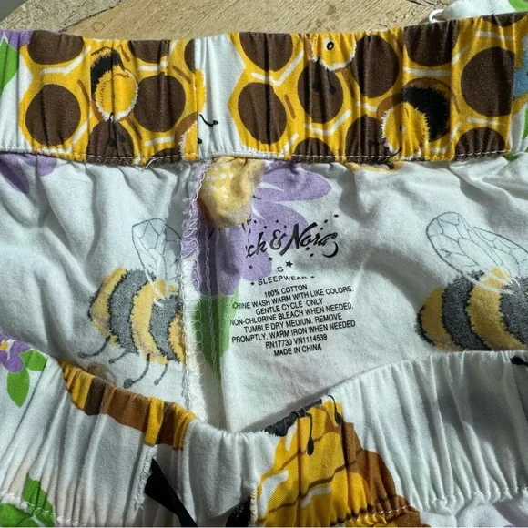 Nick & Nora Save the Bees Pajamas - Picture 7 of 7